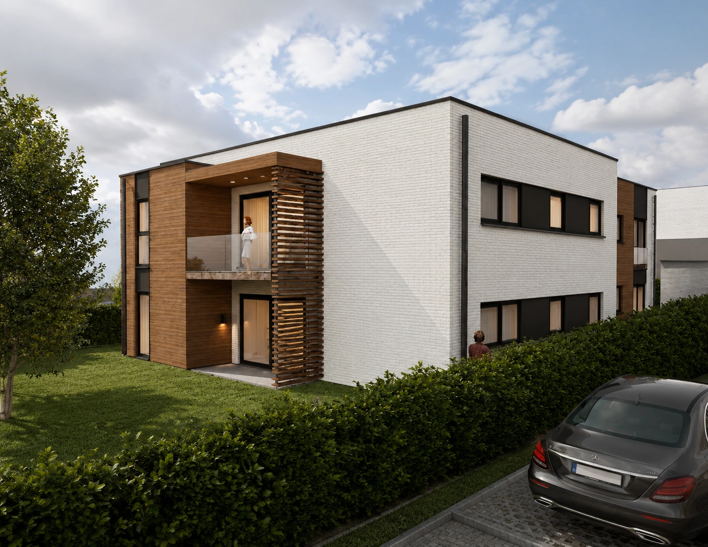 Façade jardin avec balcons en bois et claustras, vue depuis la pelouse