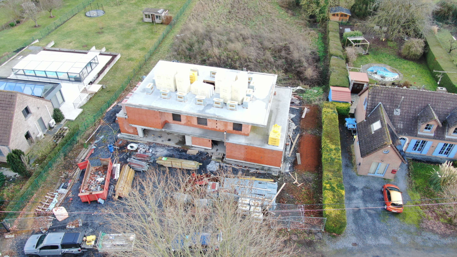 Vue aérienne du chantier de l'habitation dans son environnement